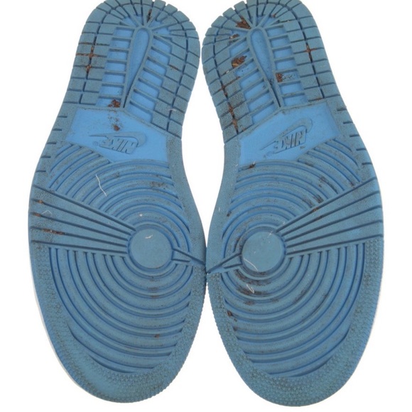 Nike Sky Blue and White Low-Top Jordan 1 Low UNC Sneakers - Picture 5 of 6